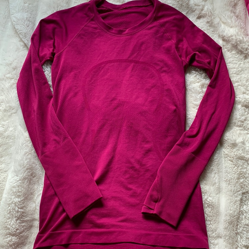 LuluLemon Swiftly Tech 2.0 in Ripened Raspberry